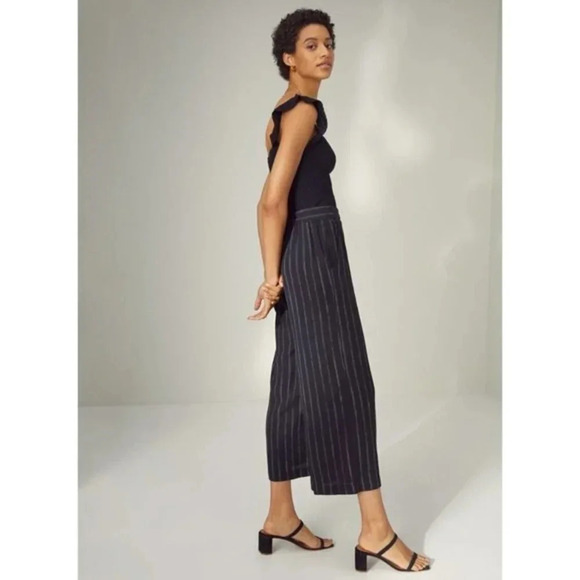 Aritzia Wilfred | FAUN PANT Pinstripe, wide-leg pant | Grey &‎ White | XS - Picture 5 of 8